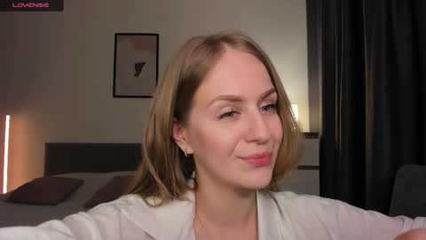 alice_dias online show from March 1, 4:39 pm