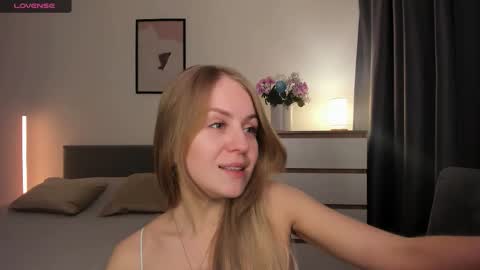 alice_dias online show from February 20, 3:57 pm