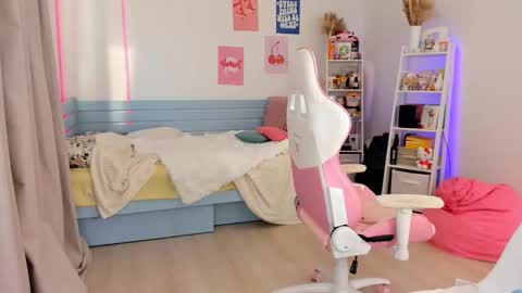Snapshot of alice_forfun chatting on October 1, 6:07 am Alichery online show from October 1, 6:07 am