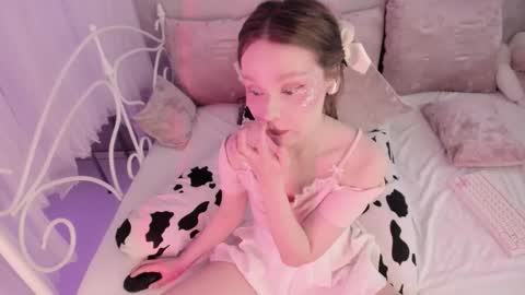 Snapshot of alice_kinky_girl chatting on September 13, 11:18 am Alice online show from September 13, 11:18 am