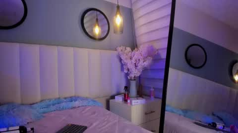 alice_lodge online show from November 12, 5:16 am