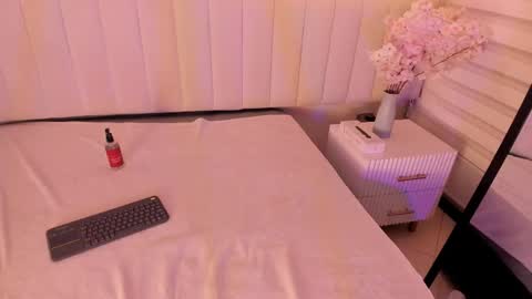 alice_lodge online show from November 15, 5:19 am