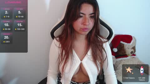 Snapshot of alice_middle01 chatting on December 14, 2:00 pm Alice online show from December 14, 2:00 pm