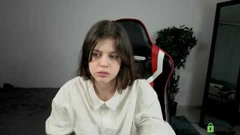 Snapshot of alice_whiteflower chatting on October 28, 2:56 pm Alice online show from October 28, 2:56 pm