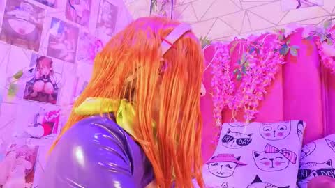 Snapshot of alicebenett_ chatting on October 18, 9:05 pm     online show from October 18, 9:05 pm