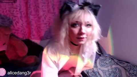 Snapshot of alicedang3r chatting on January 8, 2:46 am Alice  online show from January 8, 2:46 am