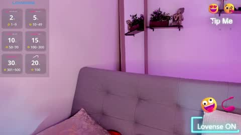 alicee_stonee_ online show from April 1, 7:22 pm