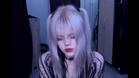 alicevelt online show from April 10, 7:20 pm