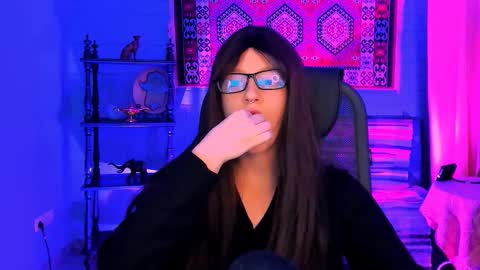 Snapshot of alicewelch_ chatting on October 22, 12:10 pm alicewelch_ online show from October 22, 12:10 pm