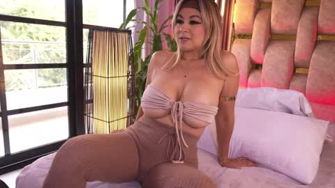 Alicia Lang online show from March 5, 8:37 pm