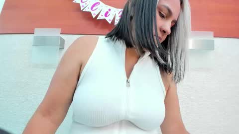 im tutti online show from February 16, 2:55 am