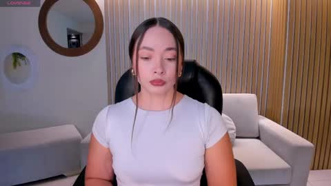 alinakravitz_ online show from April 15, 7:14 pm