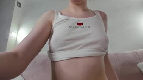 Snapshot of alisa_lesly chatting on February 1, 7:15 am Alisa GMT2 Wen - Sun 10 AM - 4 PM except Monday and Tuesday online show from February 1, 7:15 am