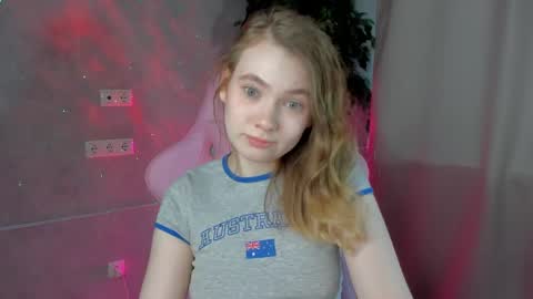 Snapshot of alisa_lesly chatting on January 19, 7:15 am Alisa GMT2 Wen - Sun 10 AM - 4 PM except Monday and Tuesday online show from January 19, 7:15 am