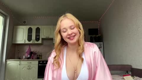 Lauren online show from April 26, 11:19 am