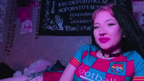 alisha_sky_ online show from June 1, 10:28 am