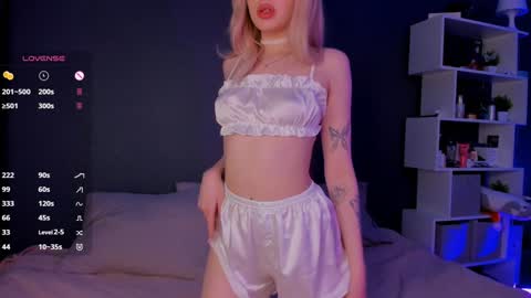 Snapshot of alishaaneta chatting on January 17, 5:30 pm Alisha online show from January 17, 5:30 pm