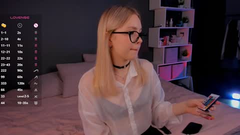 Snapshot of alishaaneta chatting on December 16, 6:32 am Alisha online show from December 16, 6:32 am