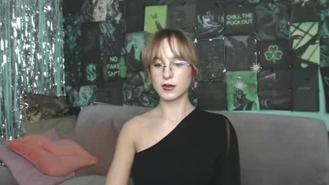 alishakelly online show from October 31, 6:26 am