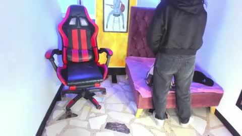 ALISON MOON online show from November 5, 11:15 am