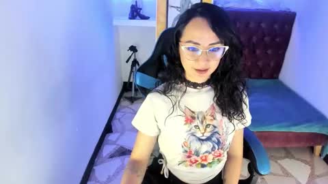 ALISON MOON online show from November 14, 2:50 pm