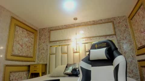 alisonn_doll online show from October 1, 1:27 pm