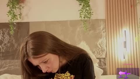 Mia online show from November 23, 3:36 pm