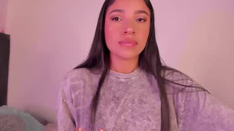 Mara  Isabel online show from December 16, 3:23 am