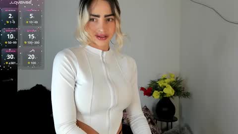 Alisson Domit  online show from September 29, 8:14 pm