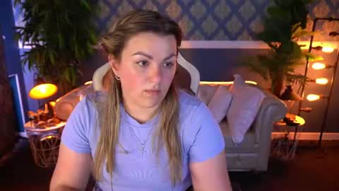alissyagrayy online show from June 23, 12:47 pm