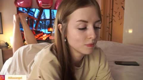 A L I T A online show from December 3, 5:26 pm