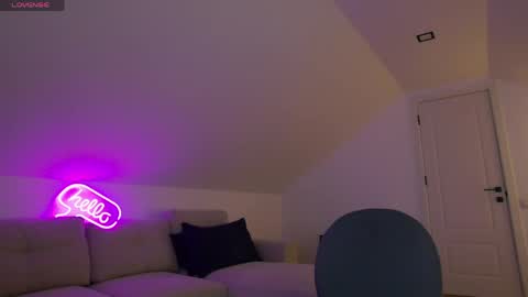 A day u didnt smile is a lost day online show from April 15, 8:59 am