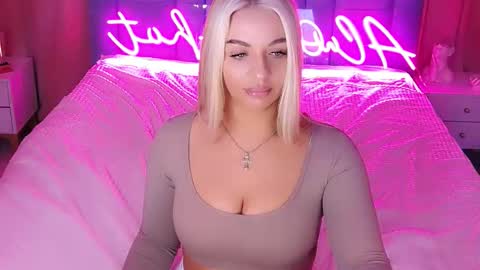 AlwaysHot online show from December 3, 3:20 am