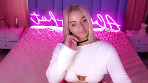 AlwaysHot online show from March 27, 2:35 am