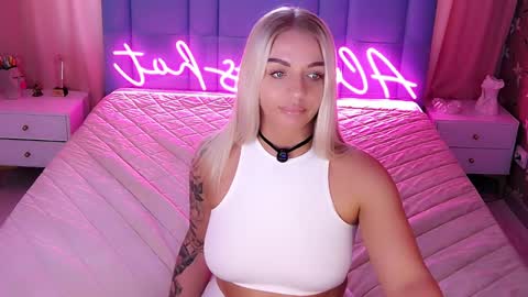 AlwaysHot online show from April 9, 5:54 am