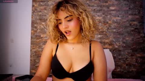 ally_summer online show from November 30, 9:08 pm