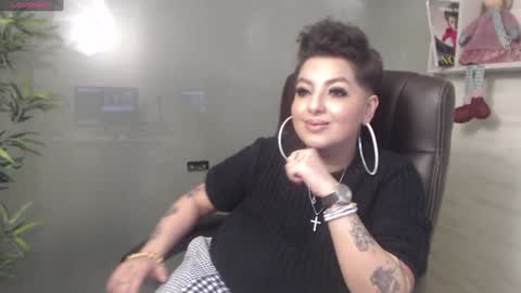 Snapshot of allyiah chatting on December 18, 10:35 pm online show from December 18, 10:35 pm