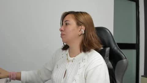 ALMA FENIX  online show from October 1, 12:32 pm