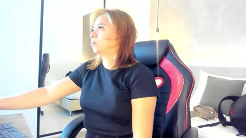 ALMA FENIX  online show from November 12, 12:25 pm