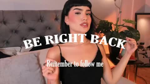 Mia online show from April 22, 1:30 pm