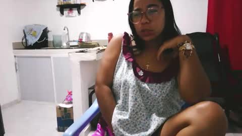 analia online show from December 2, 4:25 am