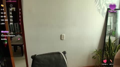 alyssia wolds online show from October 6, 12:33 pm