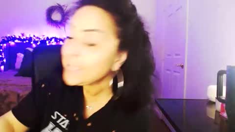 Alyssiaamorexo online show from February 27, 9:25 pm