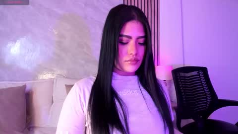 Luisa online show from February 18, 1:59 am