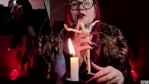 Goddess Amanita online show from December 18, 1:05 pm