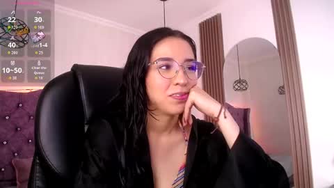 amara_davis1 online show from May 31, 5:24 am