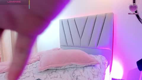 Sara  online show from February 11, 12:39 pm