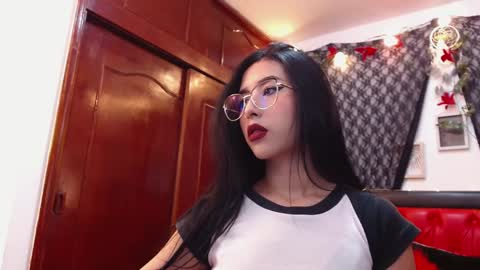 Amber  Astrom online show from December 31, 5:18 pm