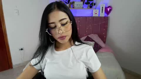 Amber  Astrom online show from March 4, 10:05 pm