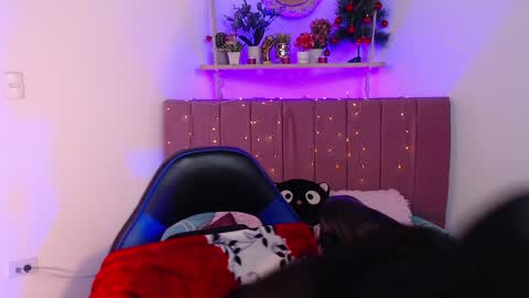 Amber  Astrom online show from January 5, 7:49 pm